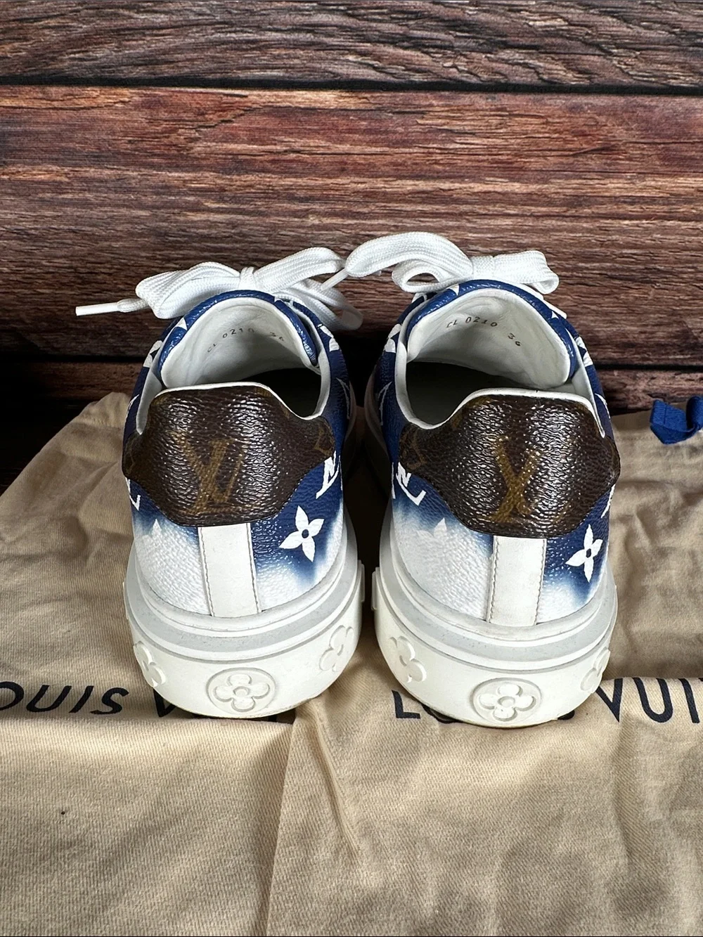 Louis Vuitton 